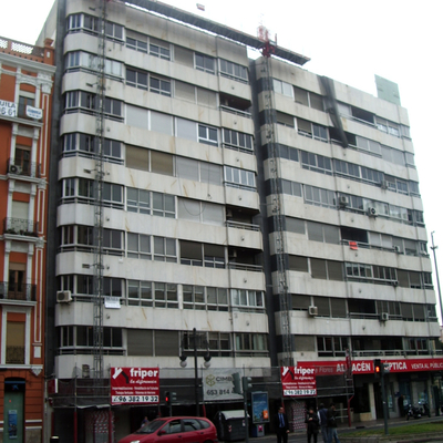 Reparación y fijación de placas de mármol Pza. España. Valencia. 