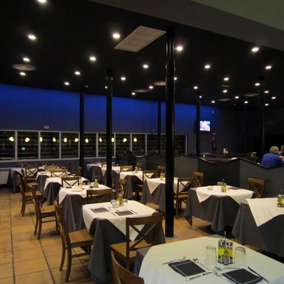 Restaurante iluminado con LEDs