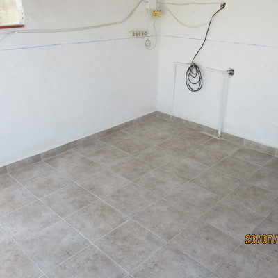 RETIRADA VOLADIZO DETERIORADO Y ENLOSADO DE TERRAZA