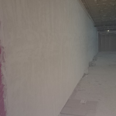 revestimiento de yeso en paredes. 