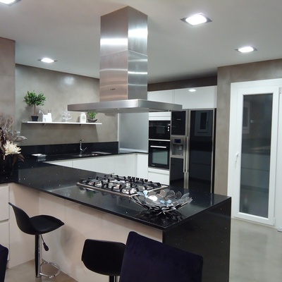 revestimientos cementosos en suelos y paredes de cocina