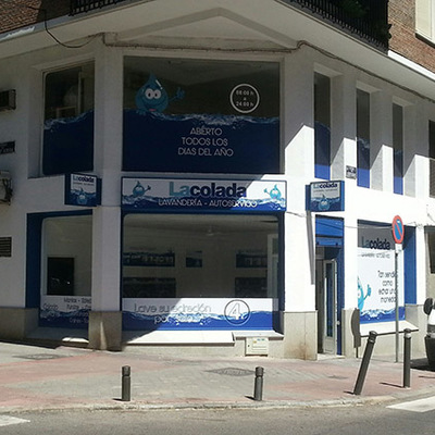 ´Decoración fachada LOCAL, pintura vinilo y rótulos