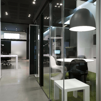 Sala juntas y acceso a zona trabajo