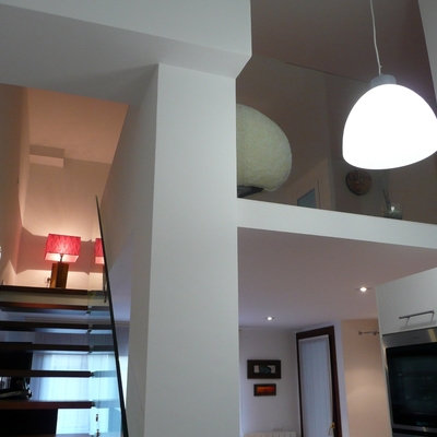 Salón con entreplanta