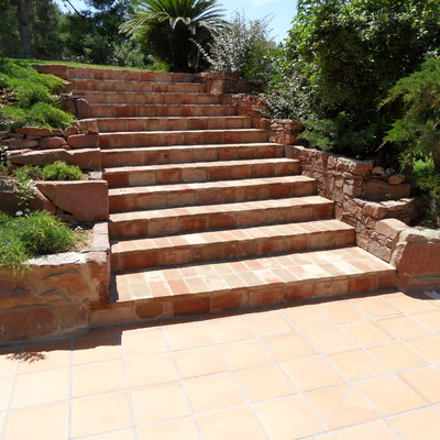 Escalera de ladrillo macizo