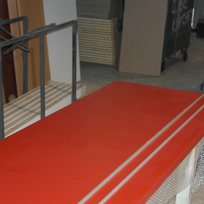 Manipulacion puertas en taller