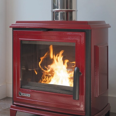 Estufa de leña marca Invicta