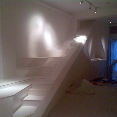 semilaca sobre estanteria de pladur 