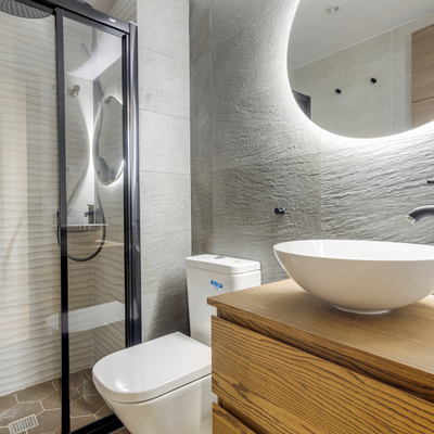 Baño moderno con primeras calidades