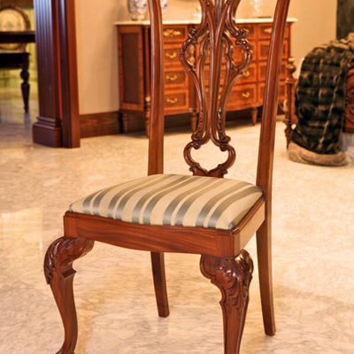 Silla clásica tapizada