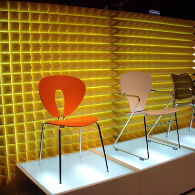 exposición de sillas de diseño Markab