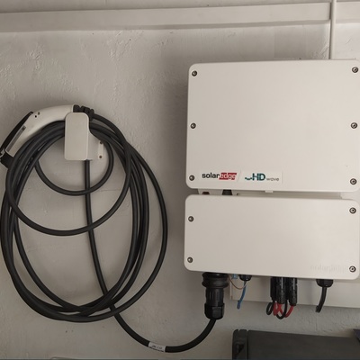Instalación solar con inversor+cargador de vehículo Solaredge