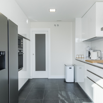 Cambio de puerta abatible a corredera en cocina