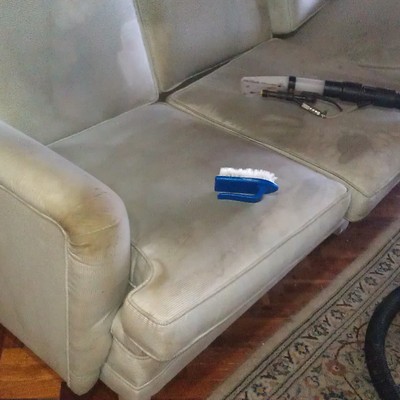 sofa tres plazas sucio