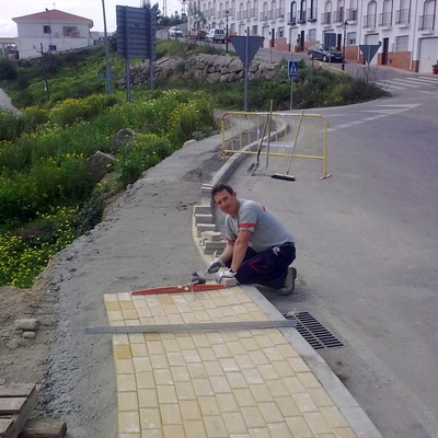solado de acera en Alora