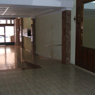 Solado en entrada de comunidad de vecinos