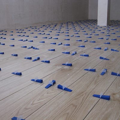 Solados con pinzas niveladoras