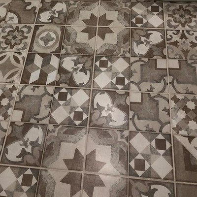 Alicatado suelo baño