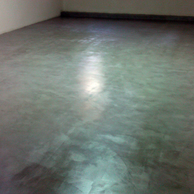 suelo de hormigon con microcemento despues