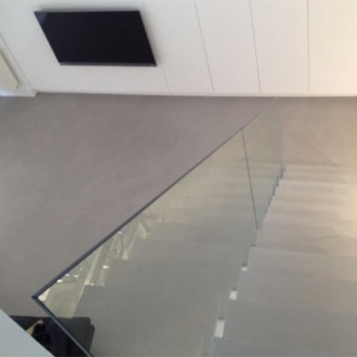 Escalera y pavimento