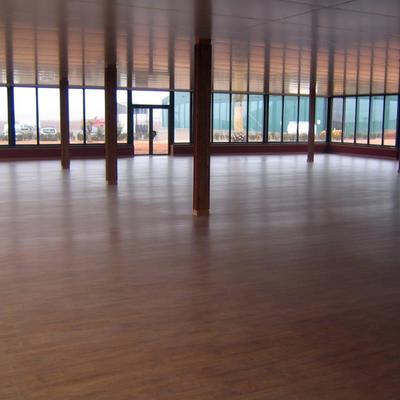 Suelo, pilares y techos en madera