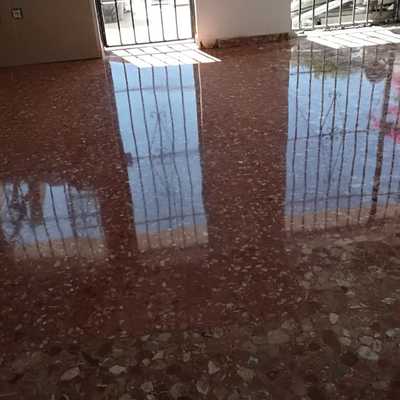 Pulido con diamantes y cristalizado de terrazo oscuro