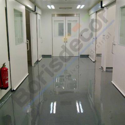 Suelos y paredes de salas blancas