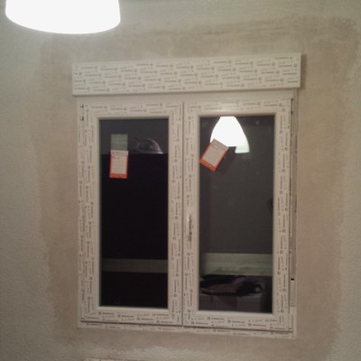 Ventana de PVC Kömmerling en color blanco. 