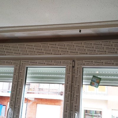 Montaje de ventanas de PVC Kömmerling totalmente rematado a falta de pintura. 
