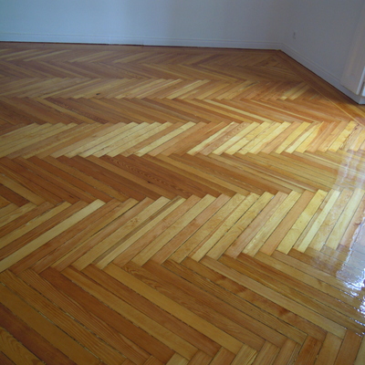 Tarima de Pino Melly