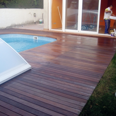 Tarima de piscina de teka