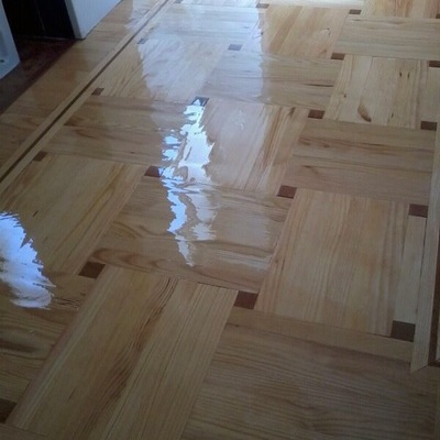 TARIMA  ESPECIAL  A CUADROS