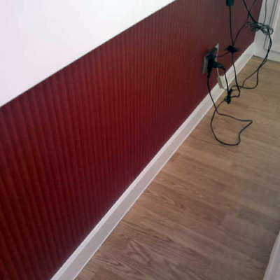 tarima laminada y rodapie lacado 