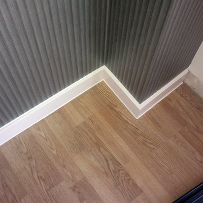 tarima laminada y rodapie lacado 