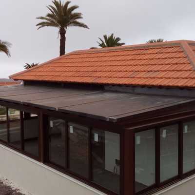 Techo cubierto de acero corten