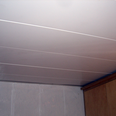 Techo de aluminio en baño