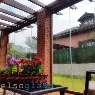 Acristalamiento sin Perfiles y Techo Fijo de Cristal