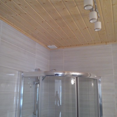 techo de madera refoma de cuarto baño