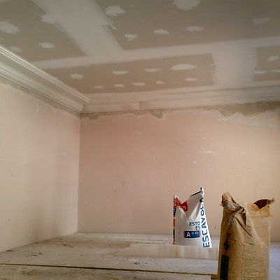 Techo de Pladur y moldura de escayola.