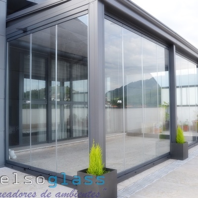 Techo Fijo y Cortinas de Cristal