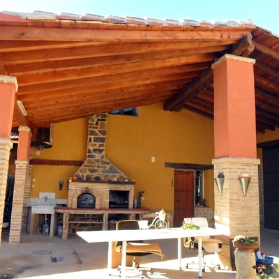 tejado,patio exterior, horno pereruela mas parrilla, cloumnas,