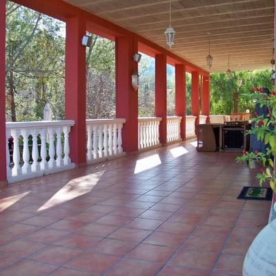 terrasa ,suelo rustico,balaustrada en turis