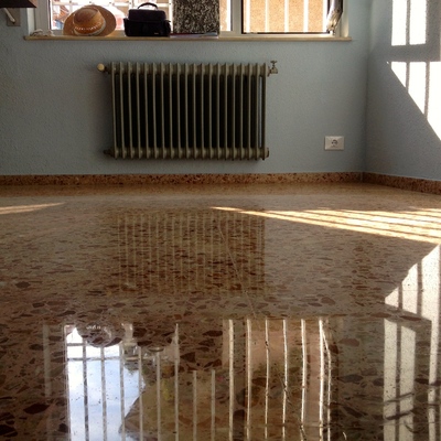 Terrazo pulido.