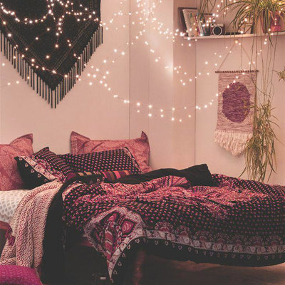 Habitación juvenil con luces LED