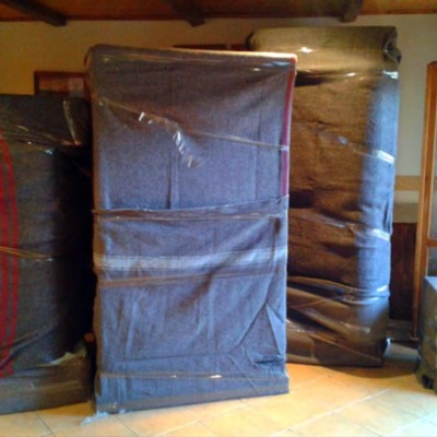 embalaje de muebles de salón vitrinas