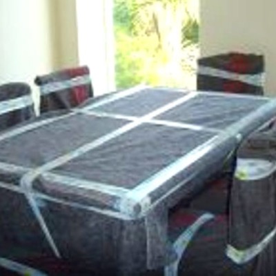 embalaje de mesa y sillas