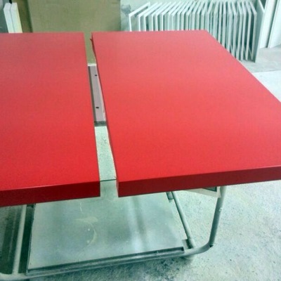 Tiradores de puerta lacados en rojo 
