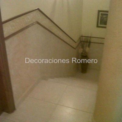 Tiro de escaleras decorado