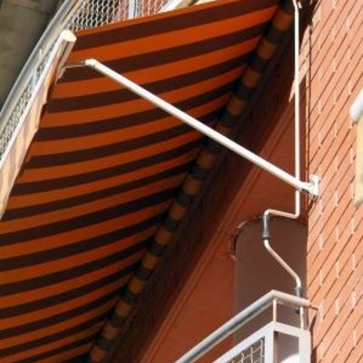 Toldo de Punto Recto con Tensión