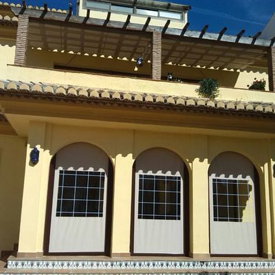 Toldo guías arriba y toldos cortavientos 